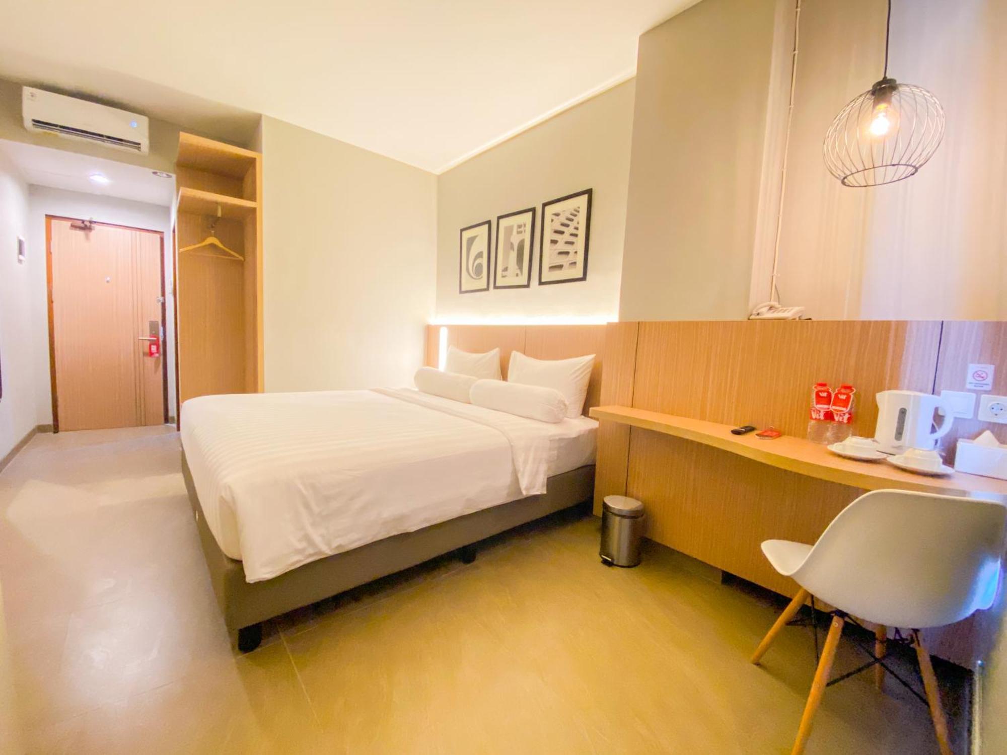 Front One King Hotel Tuban Tuban  Exterior photo